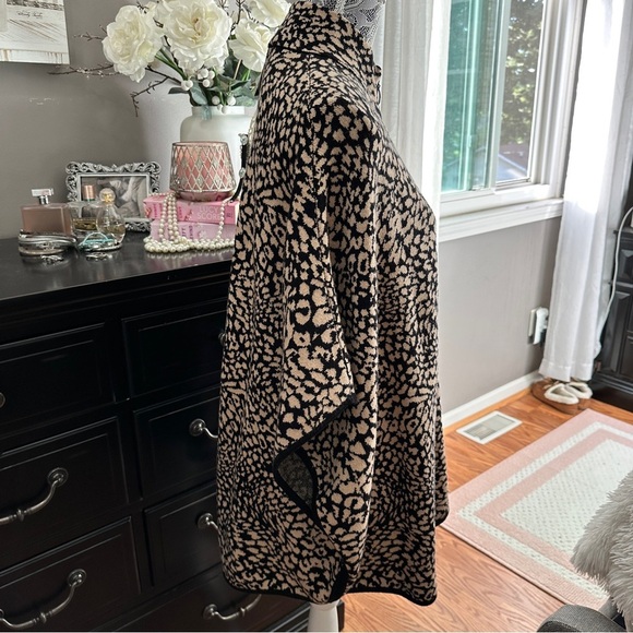 Grace the Perfect Fit Animal Print Zip Poncho Sweater – Size L - Picture 8 of 16